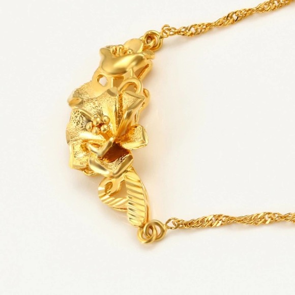 Flower Pendant Necklace 18k Gold Plated - Picture 6 of 6